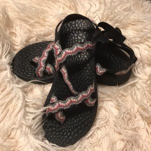 Chaco (Pink/Black/White) Sz 7
